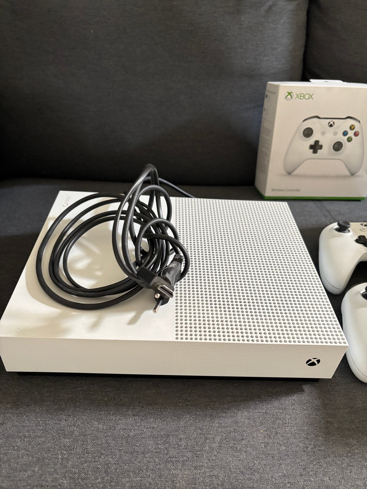 Xbox One S All-Digital 1TB – 2 controllers + doos, Ophalen of Verzenden, Zo goed als nieuw, 1 TB, Xbox One S All-digital