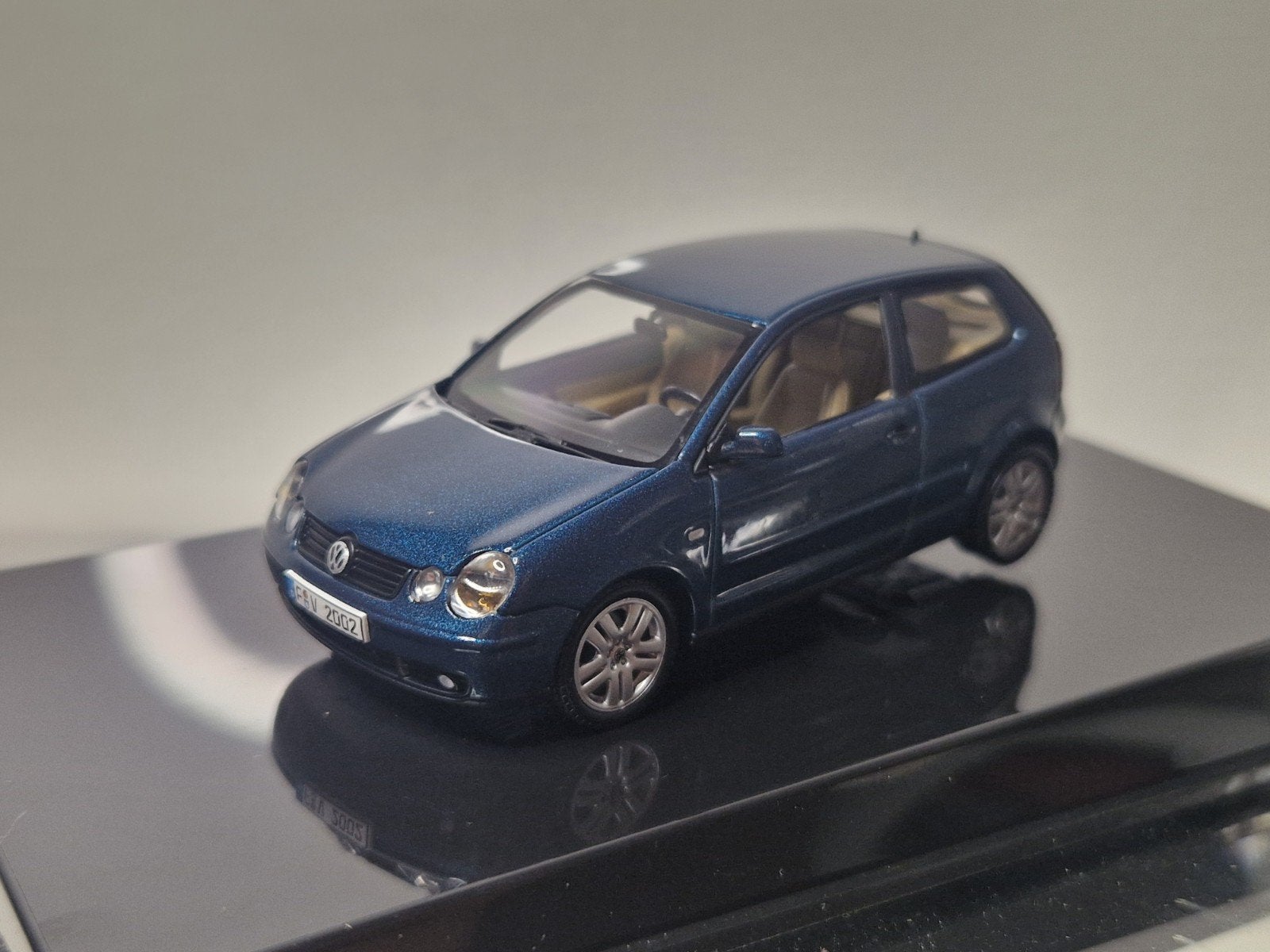 AutoArt Volkswagen Polo 2002 1:43 modelauto, Ophalen of Verzenden, Zo goed als nieuw, Auto, Overige merken