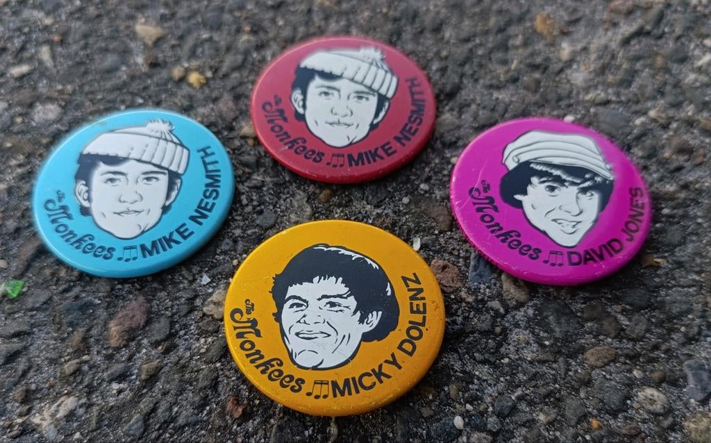 4 originele buttons van The Monkees, ca 58 jaar oud, Ophalen of Verzenden, Zo goed als nieuw