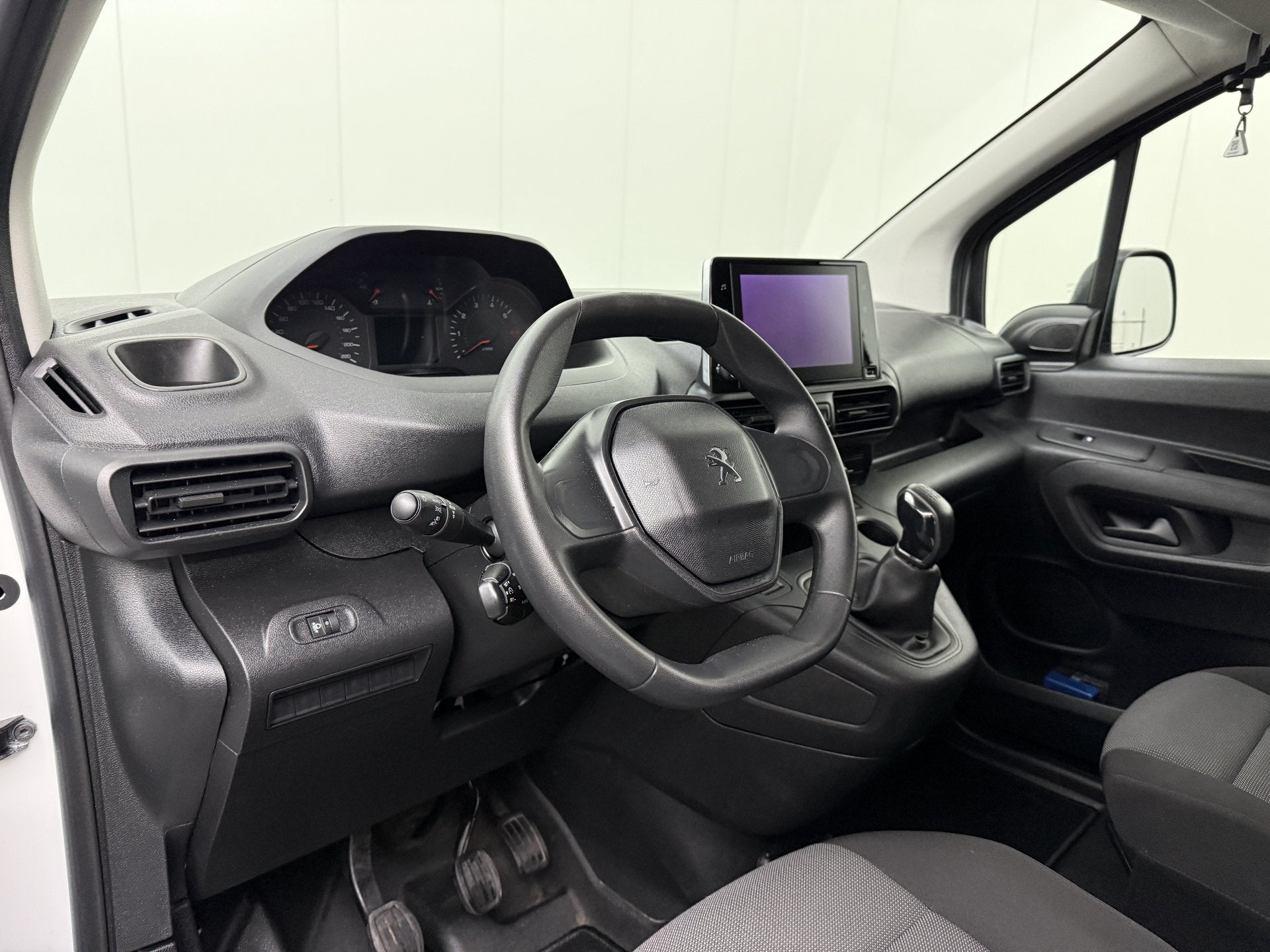 Peugeot Partner 1.5BlueHDI Premium | Katinrichting | Trekhaa, Voorwielaandrijving, Dealer onderhouden, Stof, 4 cilinders