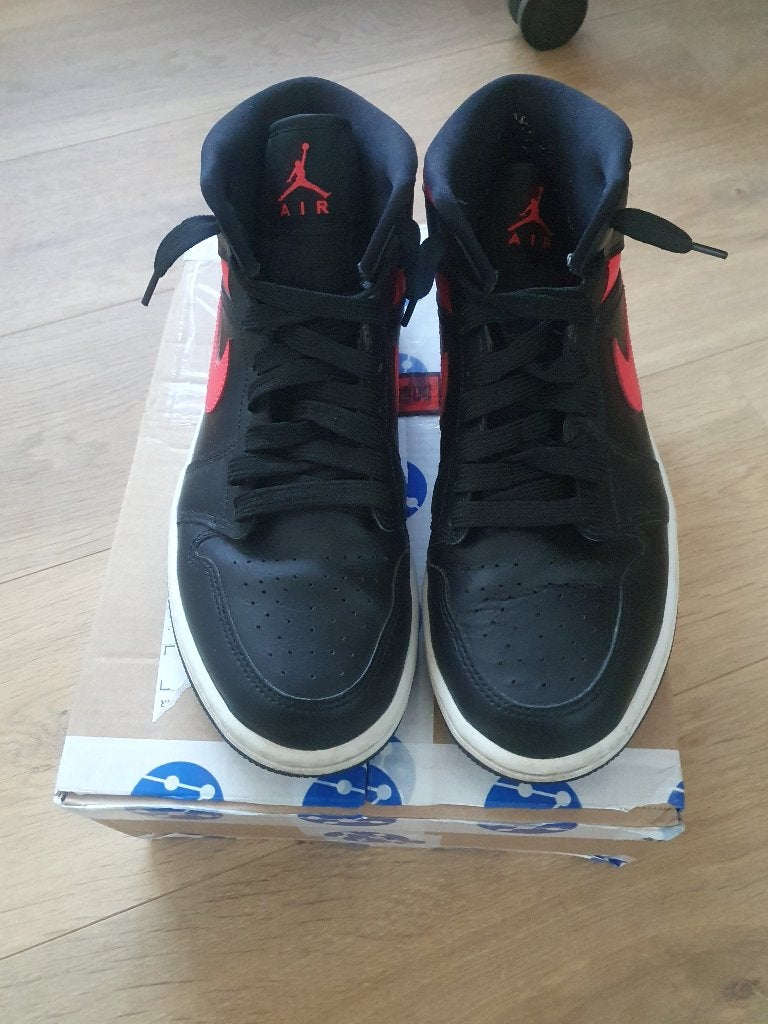 Gloednieuwe Jordan 1 Mid sneakers zwart/roze, maat 40.5, Zwart, Ophalen of Verzenden, Jordan, Sneakers of Gympen