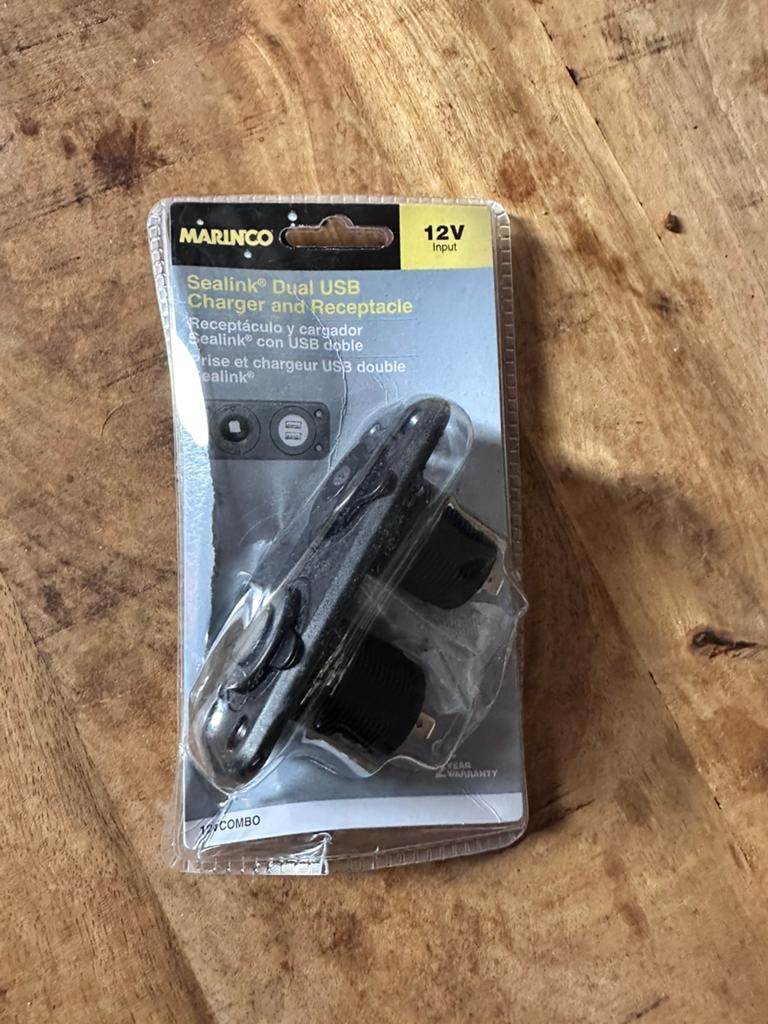 Marinco Sealink Dual USB Charger & Receptacle – 12V, Ophalen of Verzenden, Nieuw