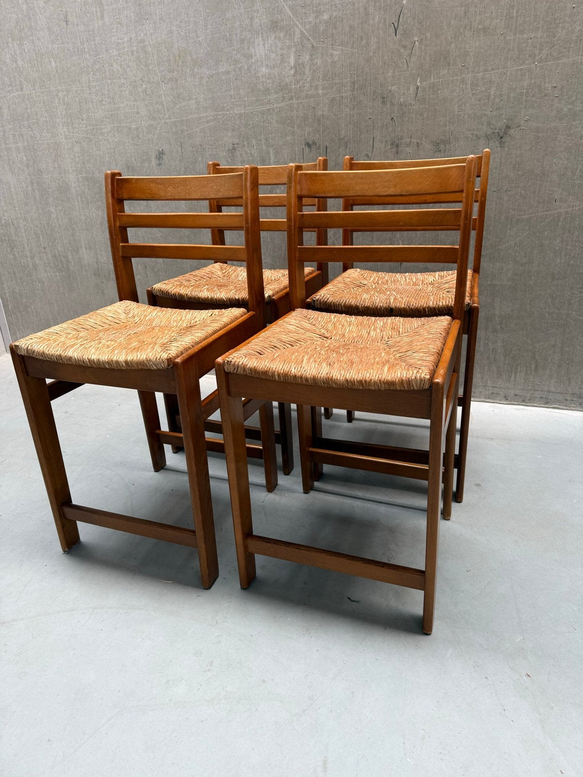 Set/4 mid-century barkrukken met biezen zitting, Gebruikt, 60 tot 90 cm, Ophalen of Verzenden, X