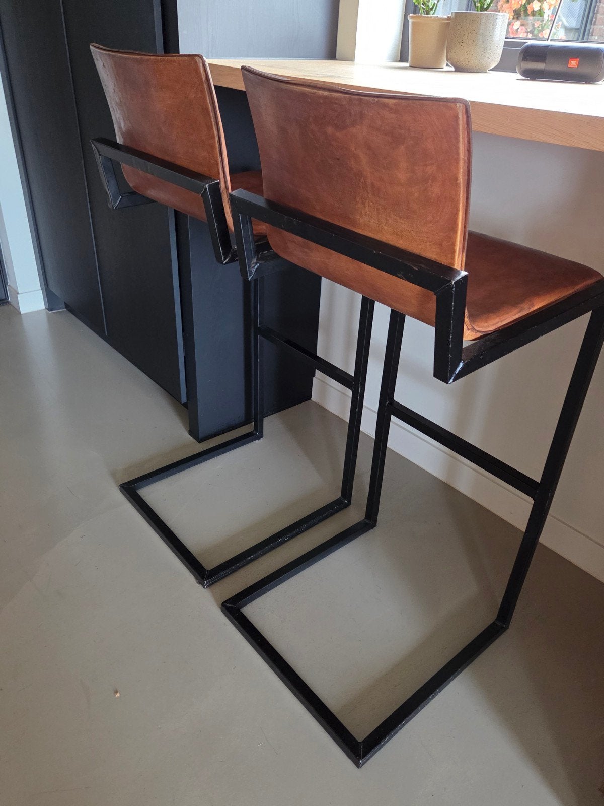 Set van 2 industriële barkrukken met leren zitting, Ophalen, Gebruikt, 90 cm of meer, Leer