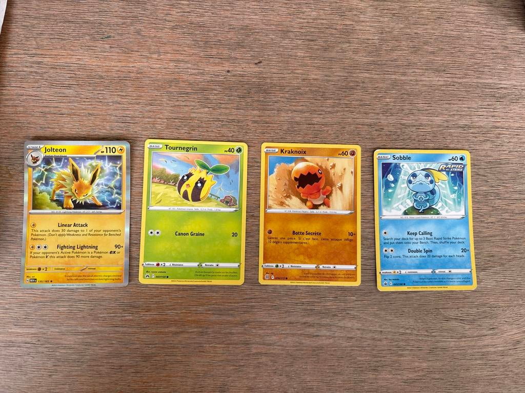 4 Pokémon kaarten, Ophalen of Verzenden, Zo goed als nieuw, Meerdere kaarten, Foil