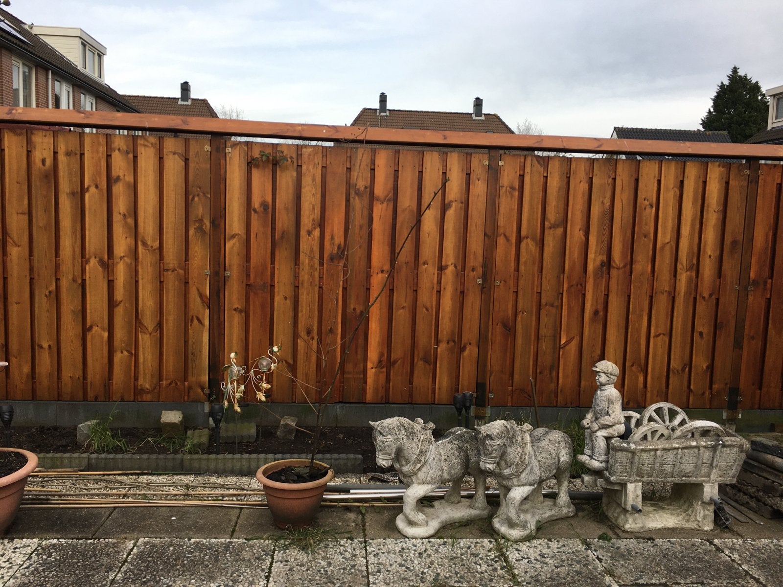 Mooi en gaaf beeld: Man met paard en wagen, Tuin en Terras, Ophalen of Verzenden, Zo goed als nieuw, Beton, Mensenbeeld