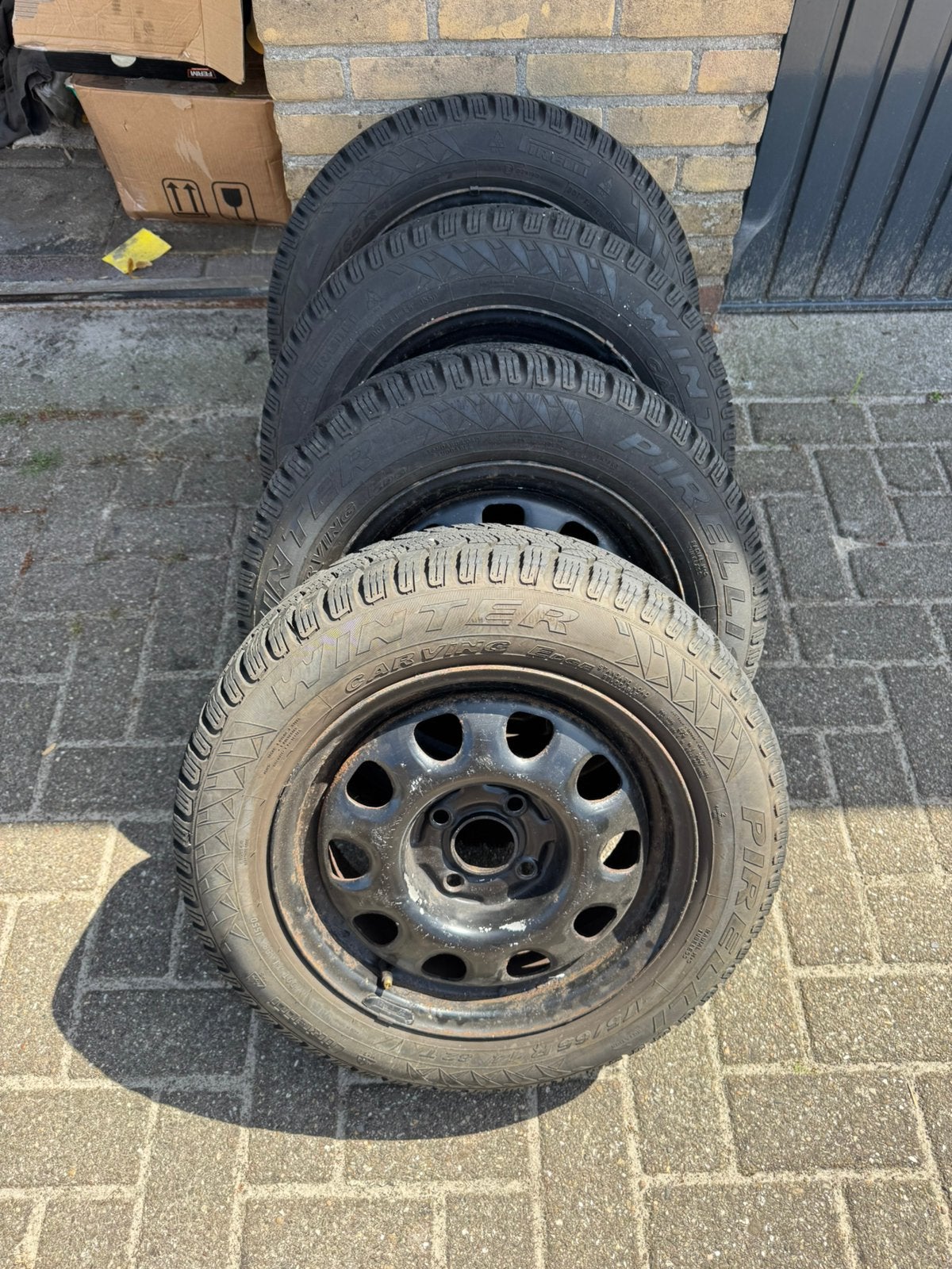 Volkswagen Golf 2 velgen met winterbanden, Ophalen, Volkswagen