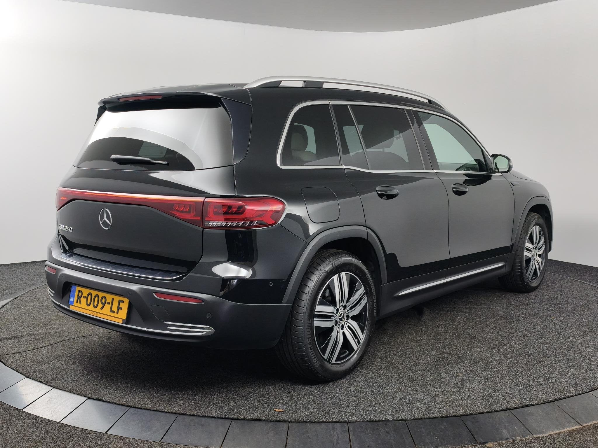 Mercedes-Benz EQB 250 Luxury Line 67 kWh | 96% SOH | Leder |, Gebruikt, 190 pk, Zwart, Automatische klimaatregeling