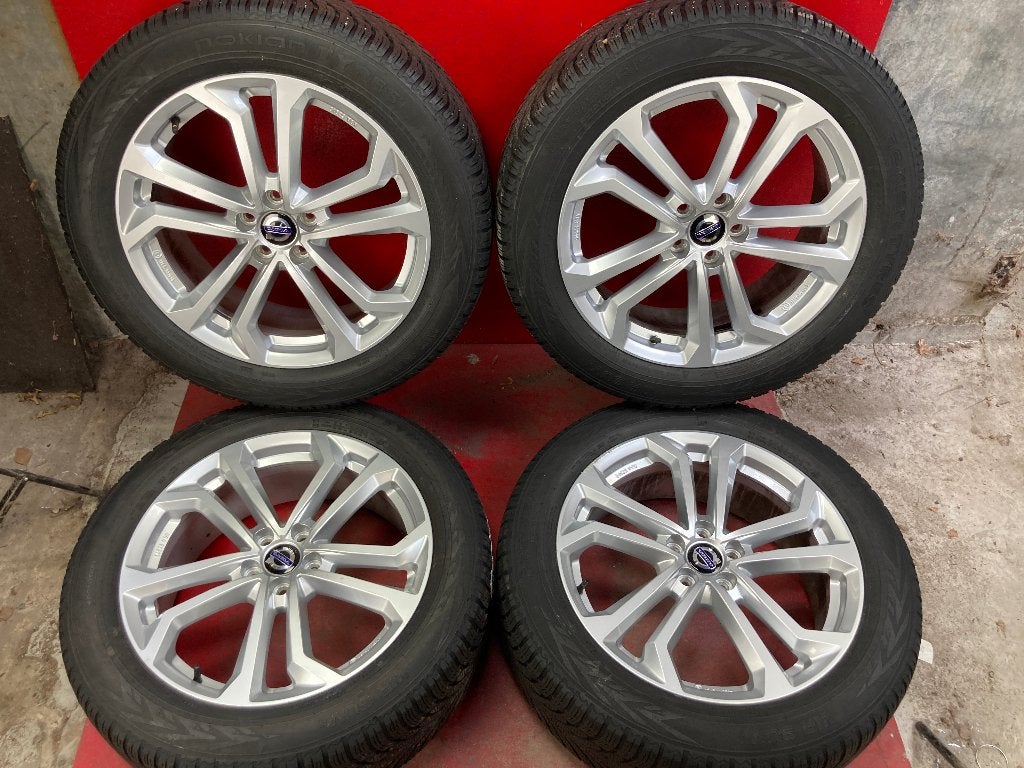 Winterbanden Volvo XC60 235/55R19 Nokian, 19 inch, Gebruikt, ., Banden en Velgen