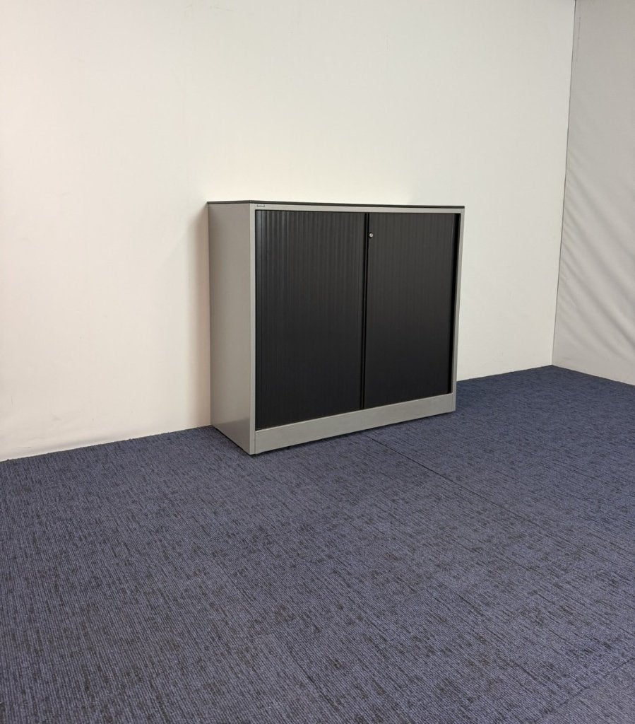 2 x Roldeurkast Ahrend, aluminium/zwart, H 110 x B 120 cm., Ophalen, Gebruikt