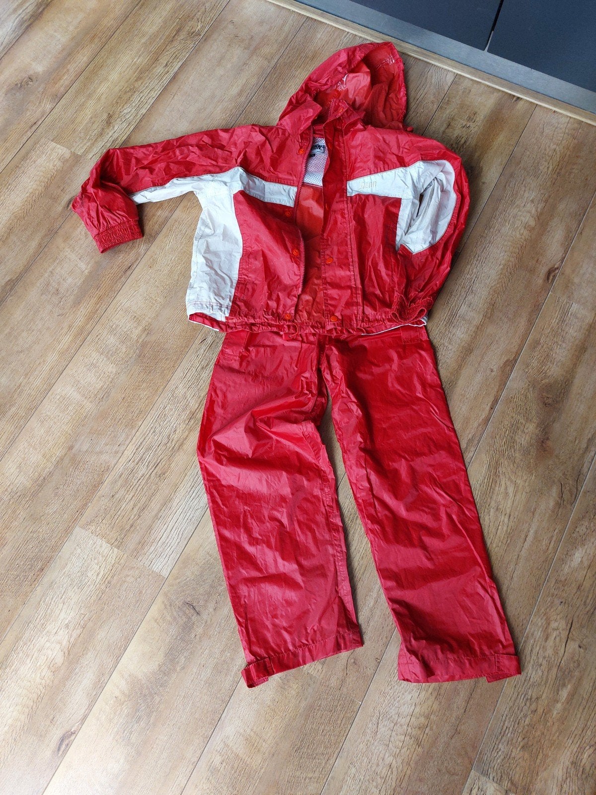 Rood regenpak maat 110/116 - Penn Rainwear, Kinderen en Baby's, Gebruikt, Jongen of Meisje, Penn, Ophalen