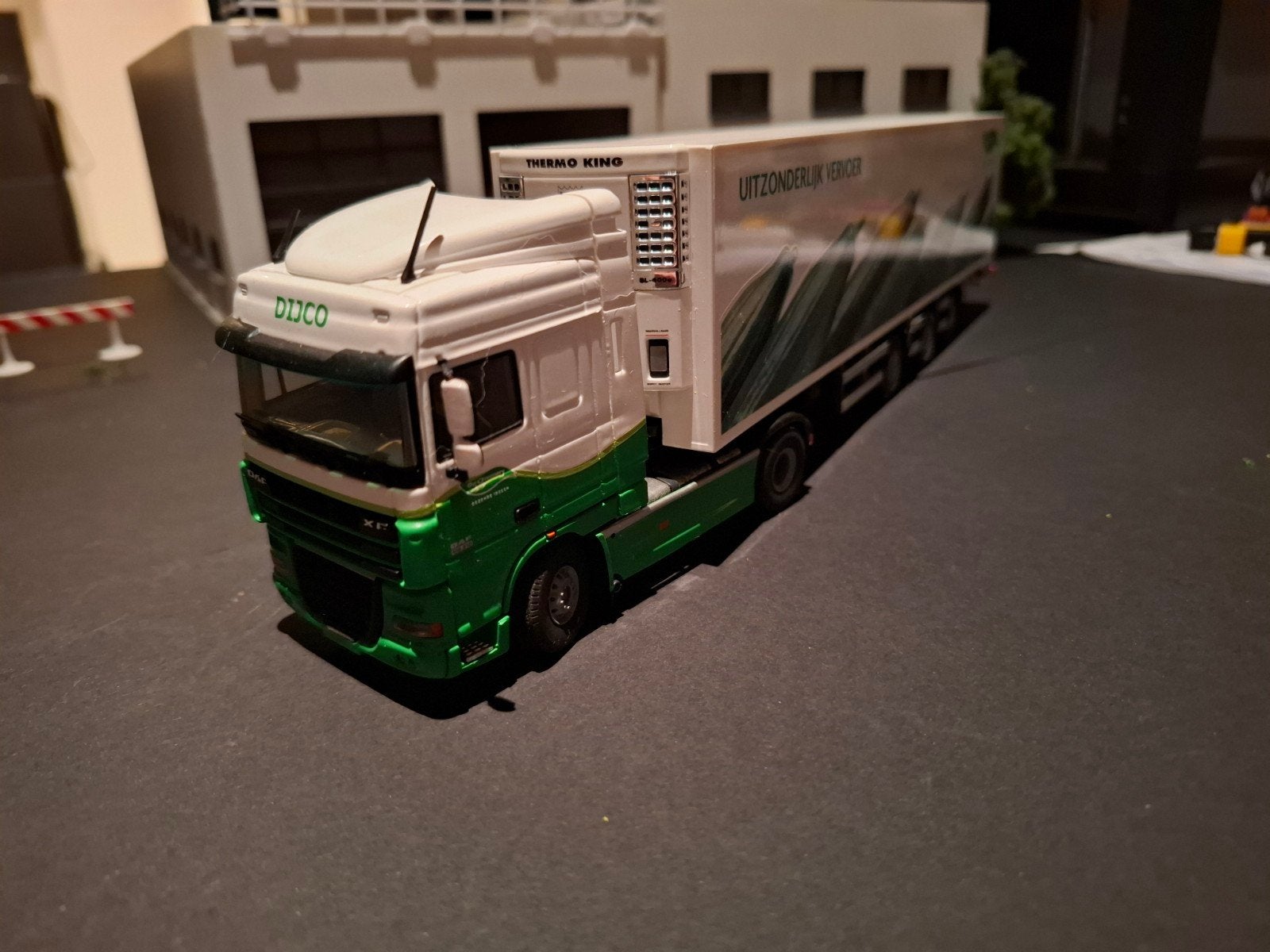 daf dijco, Hobby en Vrije tijd, Modelauto's | 1:50, Ophalen of Verzenden, Zo goed als nieuw, Bus of Vrachtwagen, Tekno
