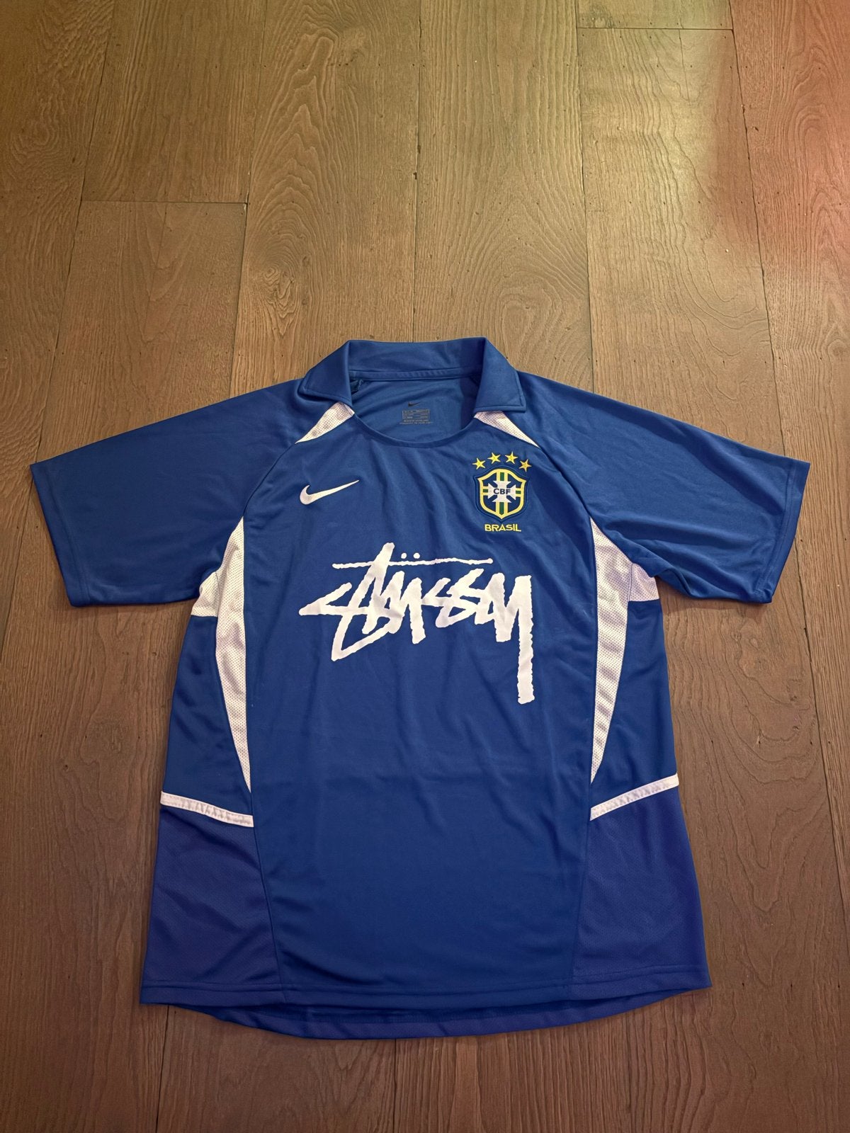 Stussy x Brazil Voetbalshirt - Maat XL, Ophalen of Verzenden, Zo goed als nieuw, Maat 56/58 (XL), Blauw