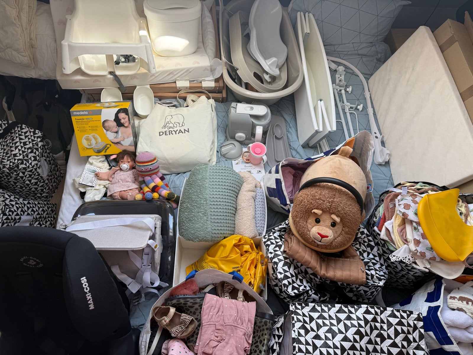 Baby uitzet! Heel veel spullen!, Ophalen, Zo goed als nieuw