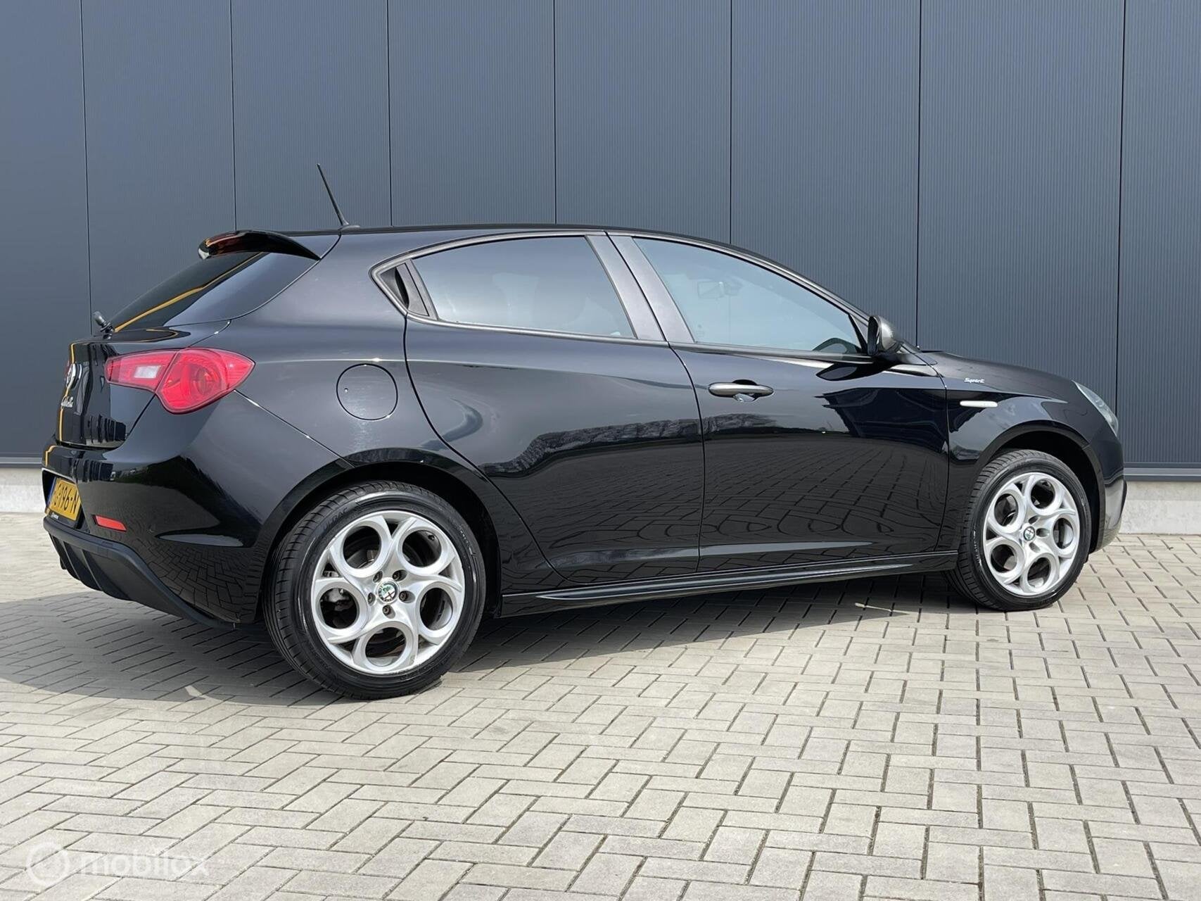 Alfa Romeo Giulietta 1.4 T 170 PK |86.000 KM| boekjes | NL-a, Auto's, 4 cilinders, Alcantara, Zwart, Origineel Nederlands
