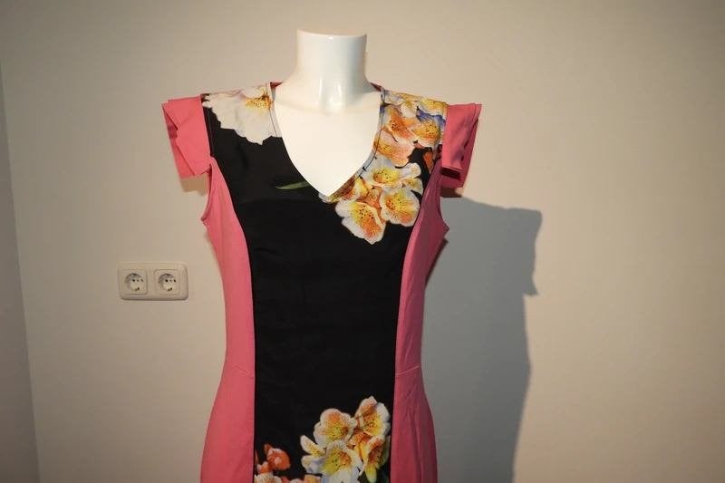 Class Cavalli schitterende jurk bloemen kleur fel roze I46, Maat 38/40 (M), Zo goed als nieuw, Meerkleurig, Verzenden