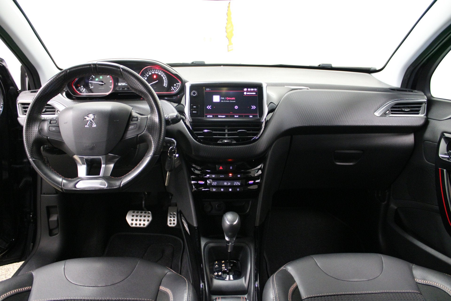 Peugeot 2008 1.2 PureTech GT-Line (bj 2019, automaat), Auto's, Euro 6, 1199 cc, 1165 kg, Leder en Stof