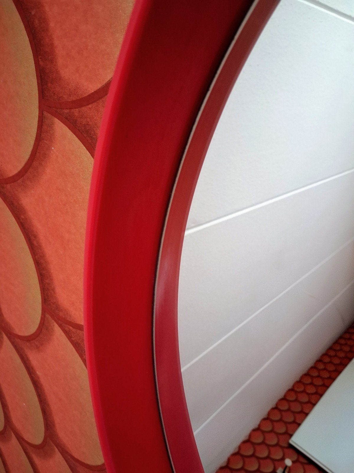 Xxl vintage Space Age spiegel ø 60 cm Seventies rood., Ophalen of Verzenden, Rond, 50 tot 75 cm, Minder dan 100 cm