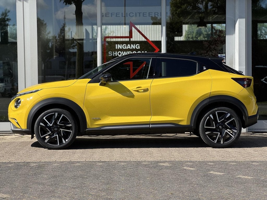 NISSAN Juke Hybrid 143pk N-Design | NIEUW | Navigatie | App, Auto's, Nissan, Automaat, Stof, Zwart, Geel