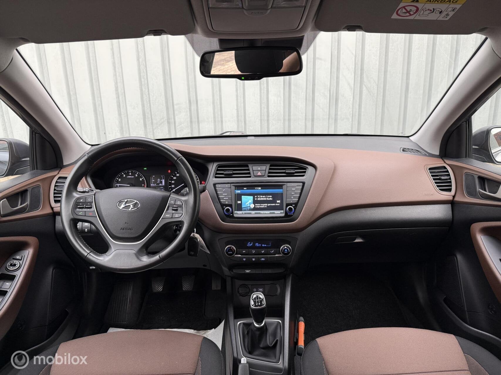 Hyundai i20 1.0 T-GDI Comfort| Camera | Trekhaak | Bruin, Voorwielaandrijving, 40 €/maand, Euro 6, 23 km/l
