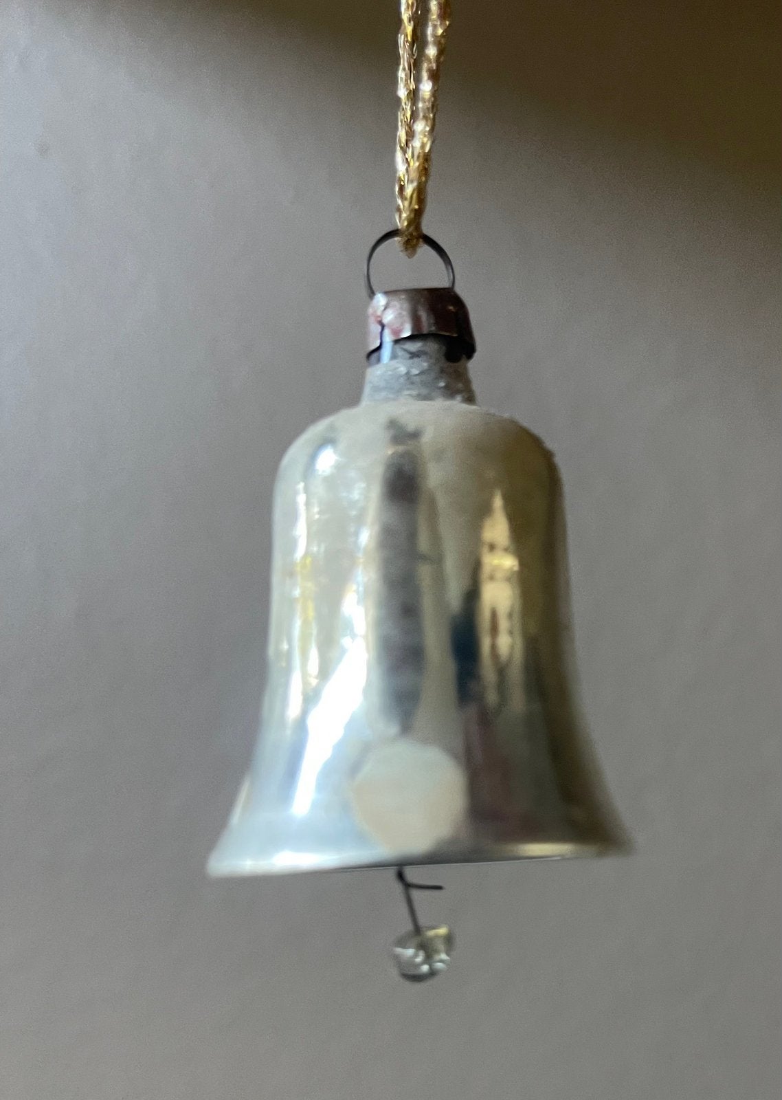 Antieke kerstbal klok met glazen klepel - 1950, Ophalen, Gebruikt