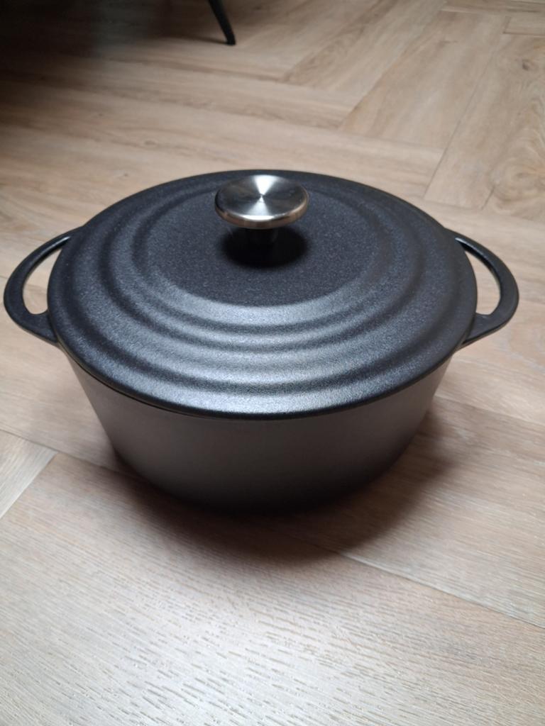 Nieuwe  zwarte Vivo Gietijzeren Braadpan, Huis en Inrichting, Keuken | Potten en Pannen, Gietijzer, Nieuw, Ophalen of Verzenden