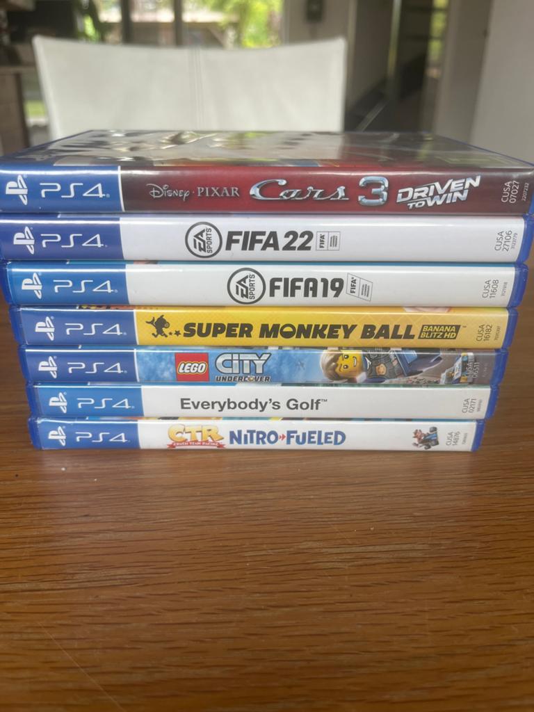PS4 Games Bundel: FIFA, Cars 3, LEGO City, CTR, Everybody's, Overige genres, Eén computer, Ophalen of Verzenden, Zo goed als nieuw