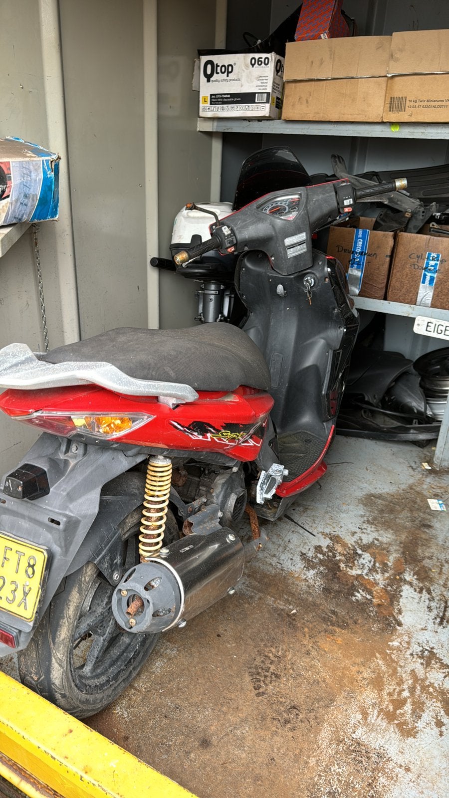 Onderdelen nieuw en gebruikt bromfiers scooter, Ophalen, Zo goed als nieuw