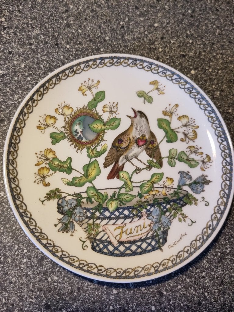 HUTSCHENREUTHER BORDJE JUNI NACHTEGAAL, Ophalen of Verzenden, Zo goed als nieuw, Porselein, Bord of Schaal