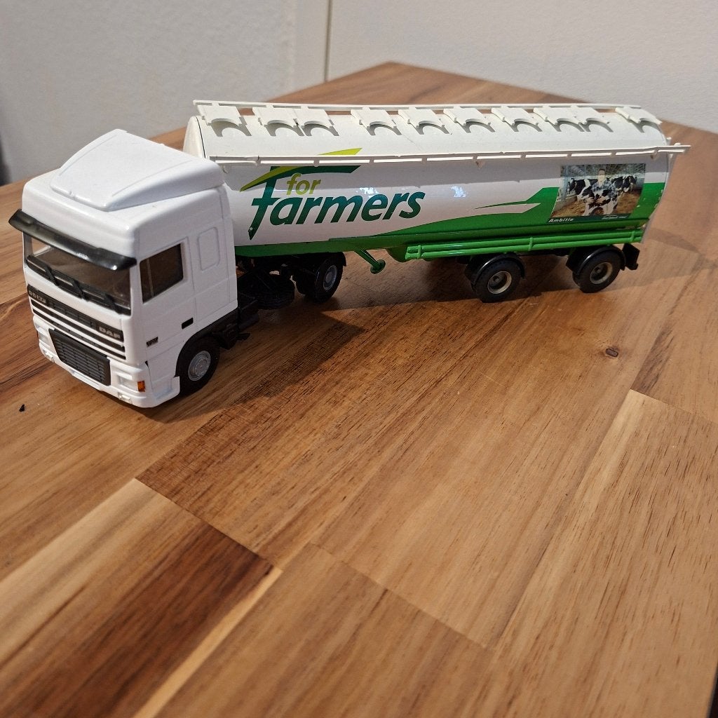 DAF 95 XF SP CAB met 'For Farmers' tankoplegger RAILING HEEL, Ophalen of Verzenden, Zo goed als nieuw, Bus of Vrachtwagen, Lion Toys