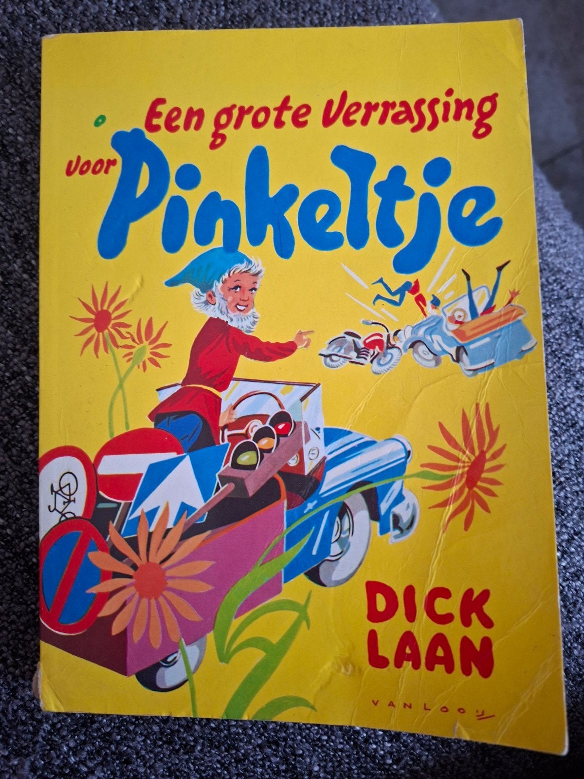 Pinkeltje: Een Grote Verrassing - Dick Laan, Ophalen of Verzenden, Gelezen