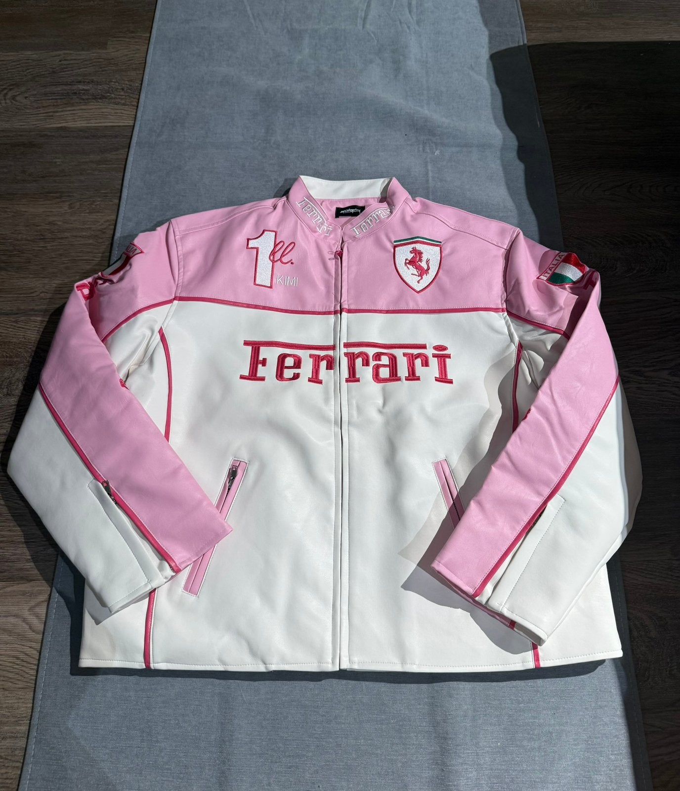 Pink Ferrari Racing Jas (Maat XL) Leder Look Edition, Ophalen of Verzenden, Zo goed als nieuw, Maat 56/58 (XL), Roze