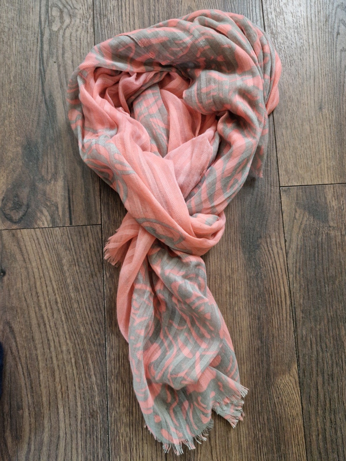 Leuke sjaal voor de lente/zomer - Roze/grijs, Ophalen of Verzenden, Zo goed als nieuw, Sjaal
