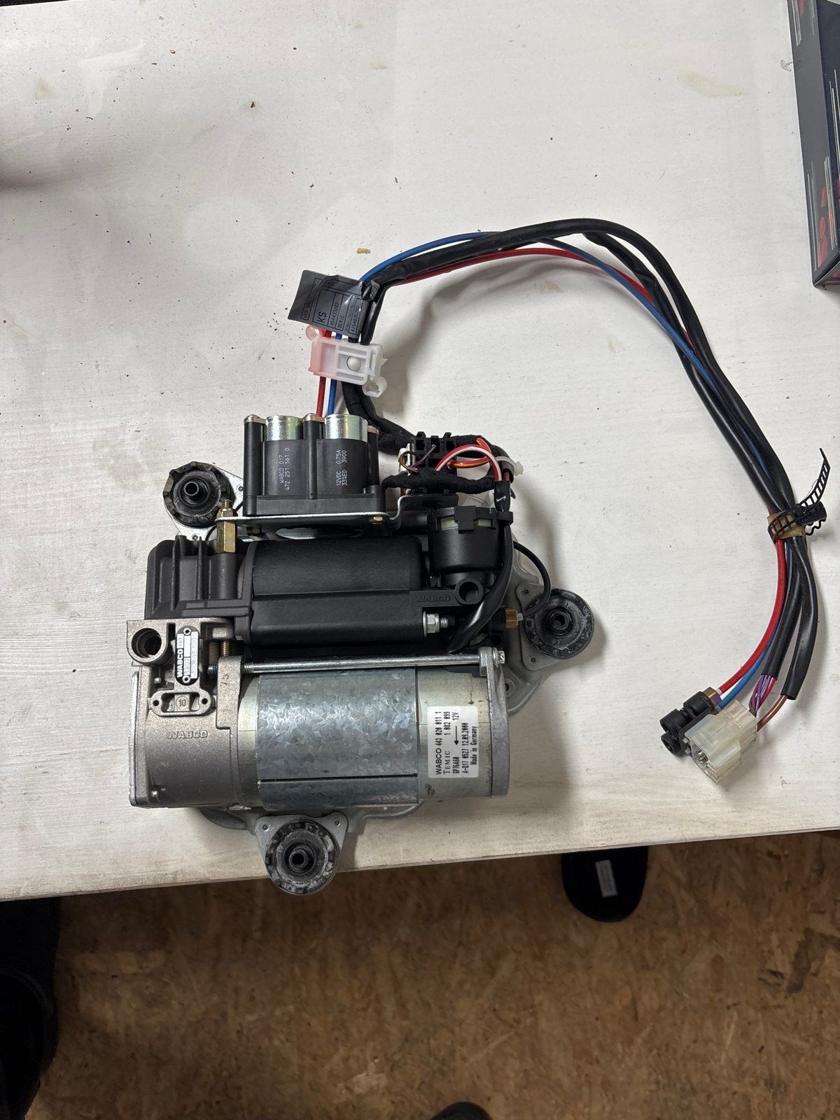 Luchtvering pomp BMW X5 E53 - WABCO 443 020 011 1, Ophalen, Gebruikt, BMW