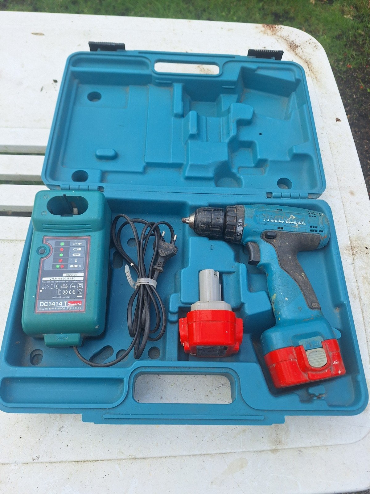Makita Boor- en Schroefmachine met lader en accu, Doe-het-zelf en Verbouw, Gereedschap | Boormachines, Ophalen, Gebruikt, Variabele snelheid