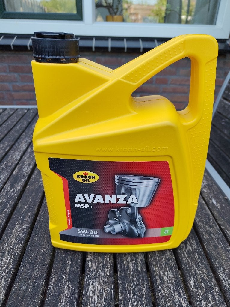 Verzegelde 5 liter motorolie 5w30, Ophalen