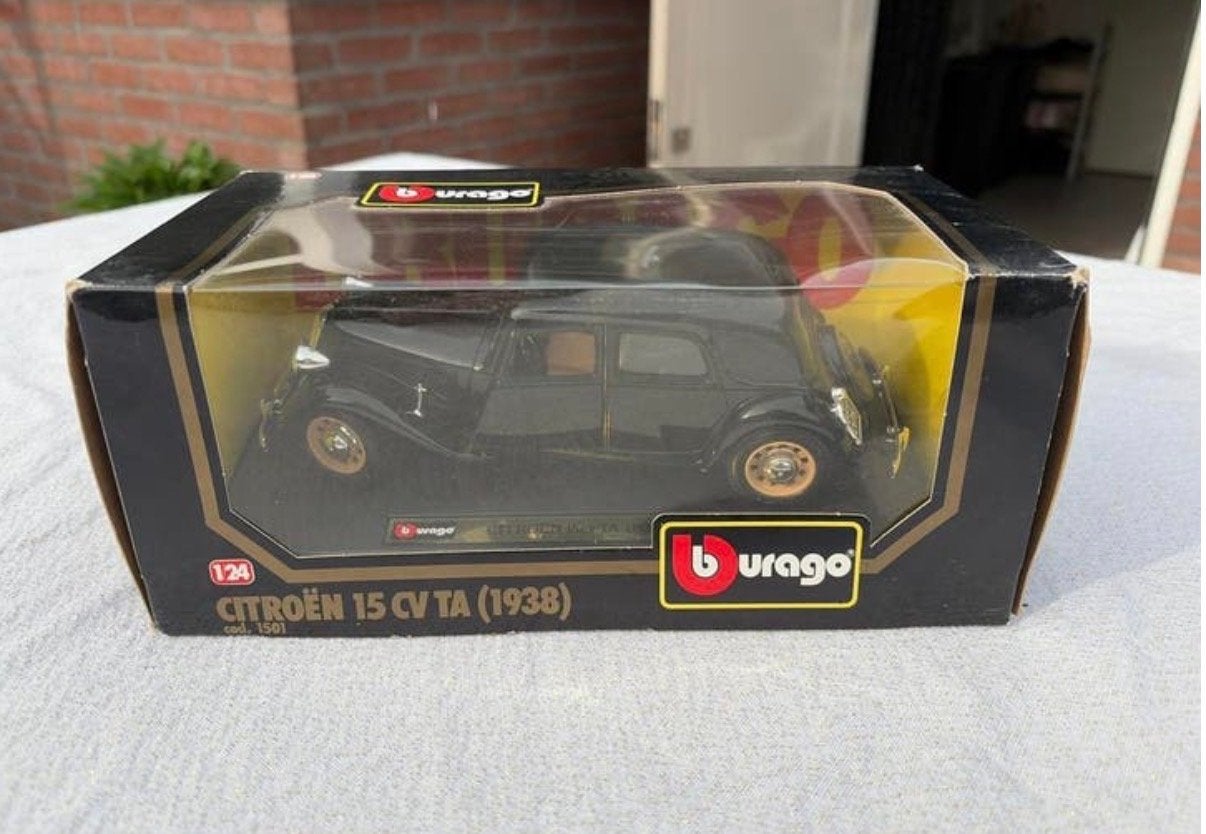 Burago modelauto's - Diverse modellen en schalen, Ophalen of Verzenden, Gebruikt, Auto, Bburago