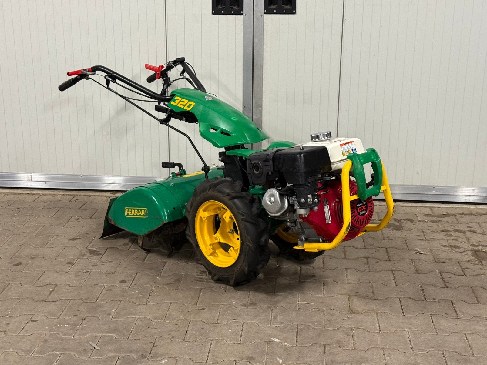 Ferrari 320 tuinfrees, grondfrees, tuintrekker, Ophalen, Zo goed als nieuw, Benzine, Tuinfrees