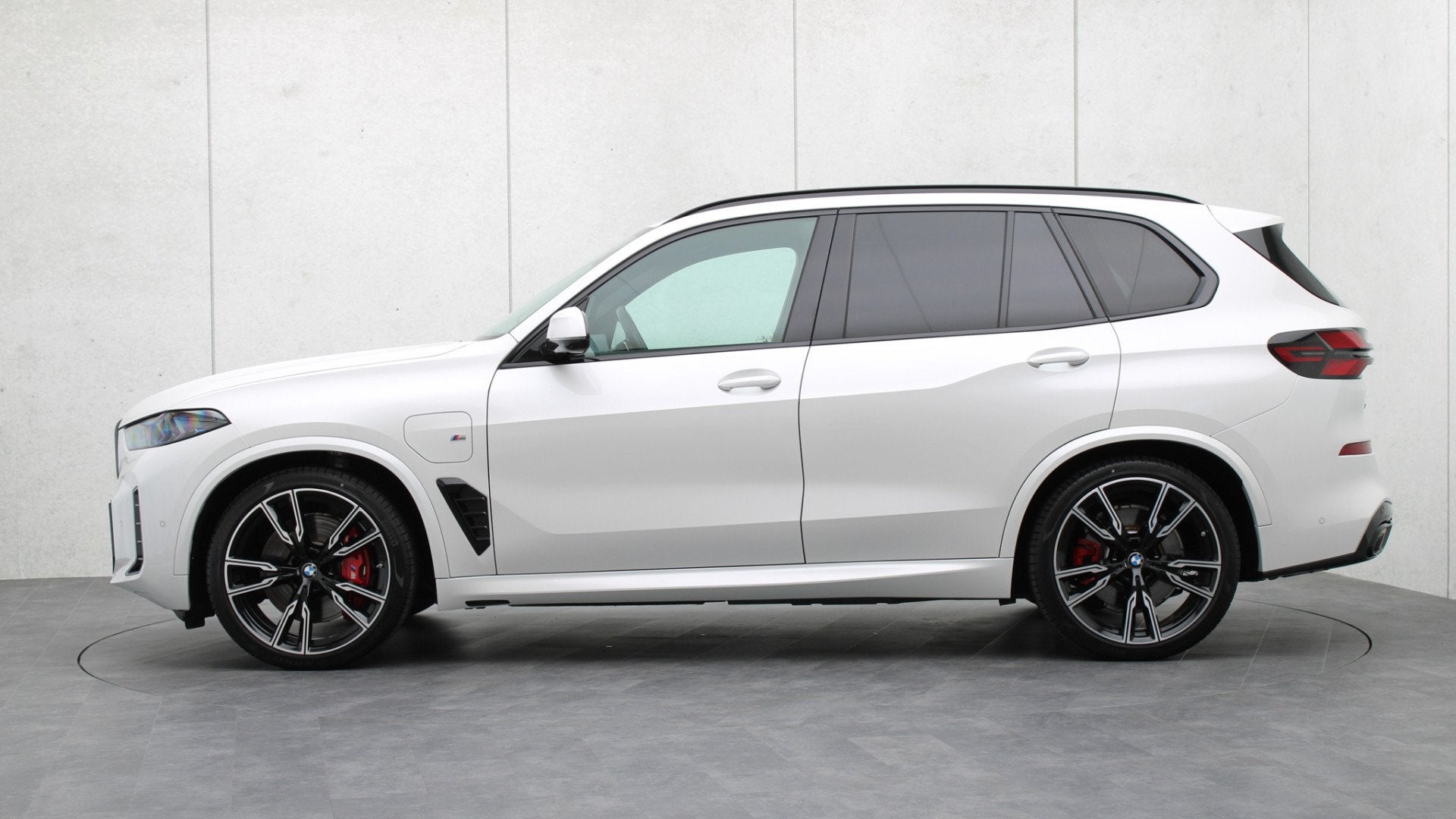 BMW X5 xDrive50e M-Sport Pro | Stoelventilatie | Harman/Kard, Auto's, 12 maanden, Gebruikt, 2395 kg, Wit