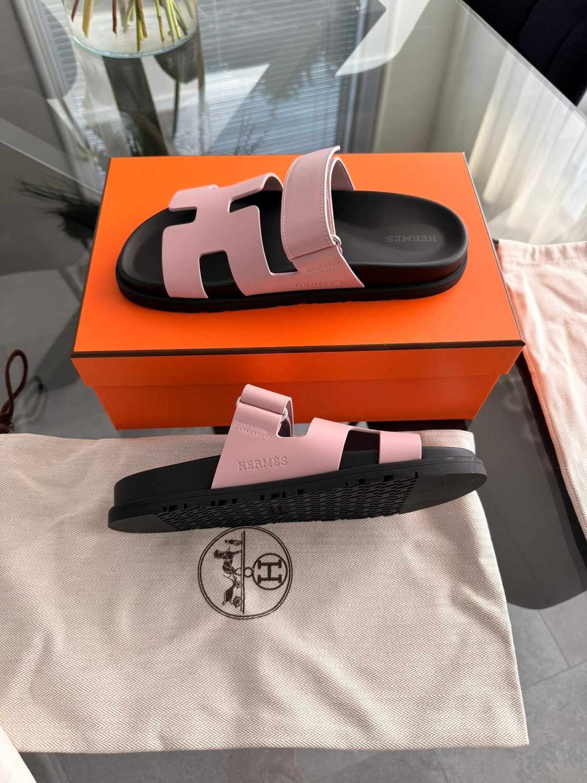 Hermès Chypre Rose Canan 37, Kleding | Dames, Nieuw, Roze, Sandalen of Muiltjes, Ophalen of Verzenden