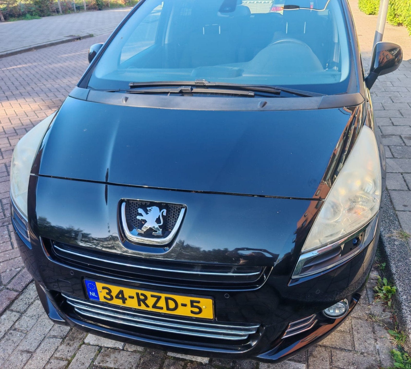 Peugeot 5008 1.6 VTI 6PL 2011 Zwart nieuwe apk, Auto's, Voorwielaandrijving, Stof, Zwart, 4 cilinders