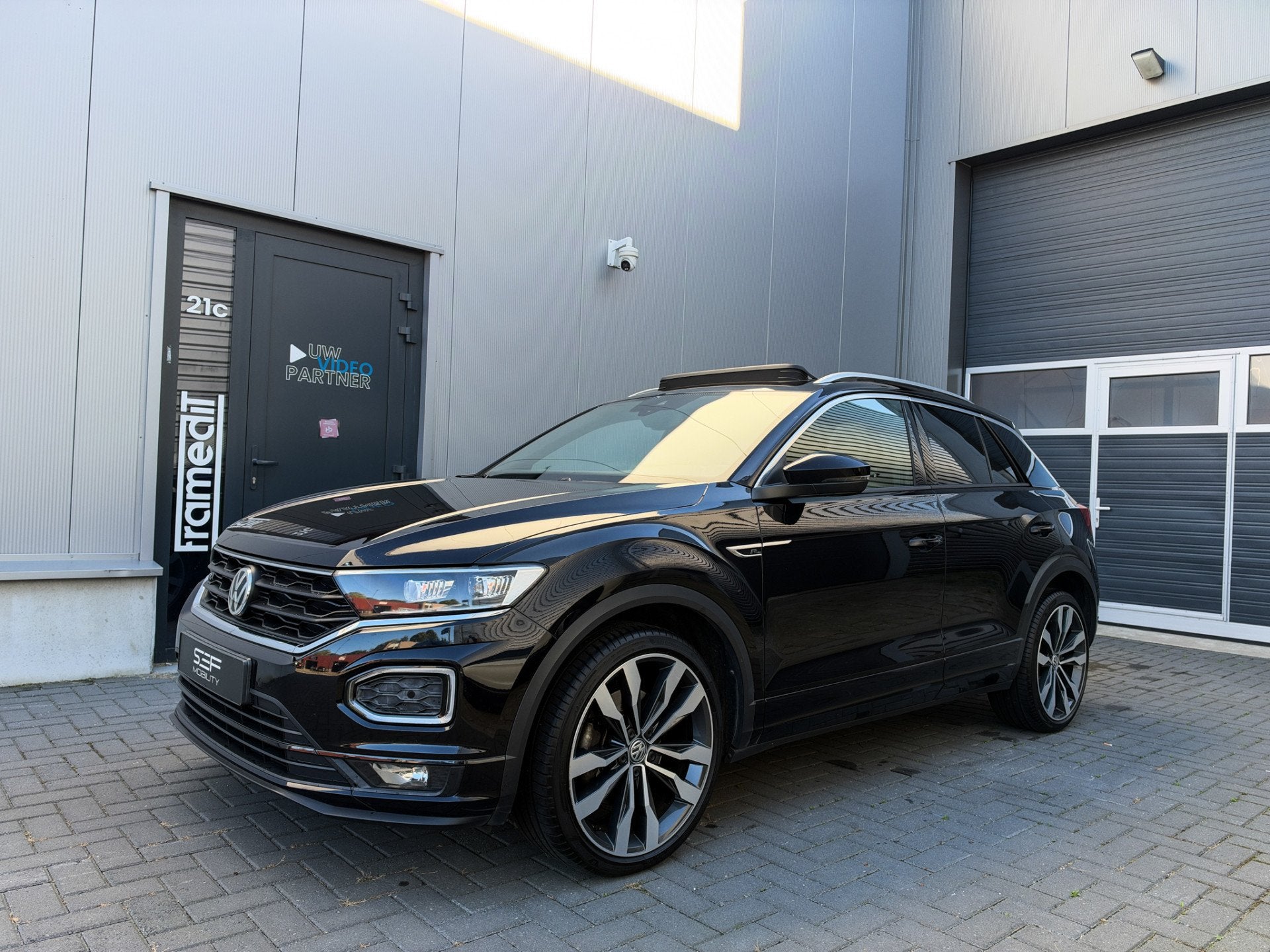Volkswagen T-Roc 1.5 TSI Sport 3x R-Line Pano | Keyless | Ca, Auto's, Dealer onderhouden, Euro 6, 4 cilinders, 150 pk