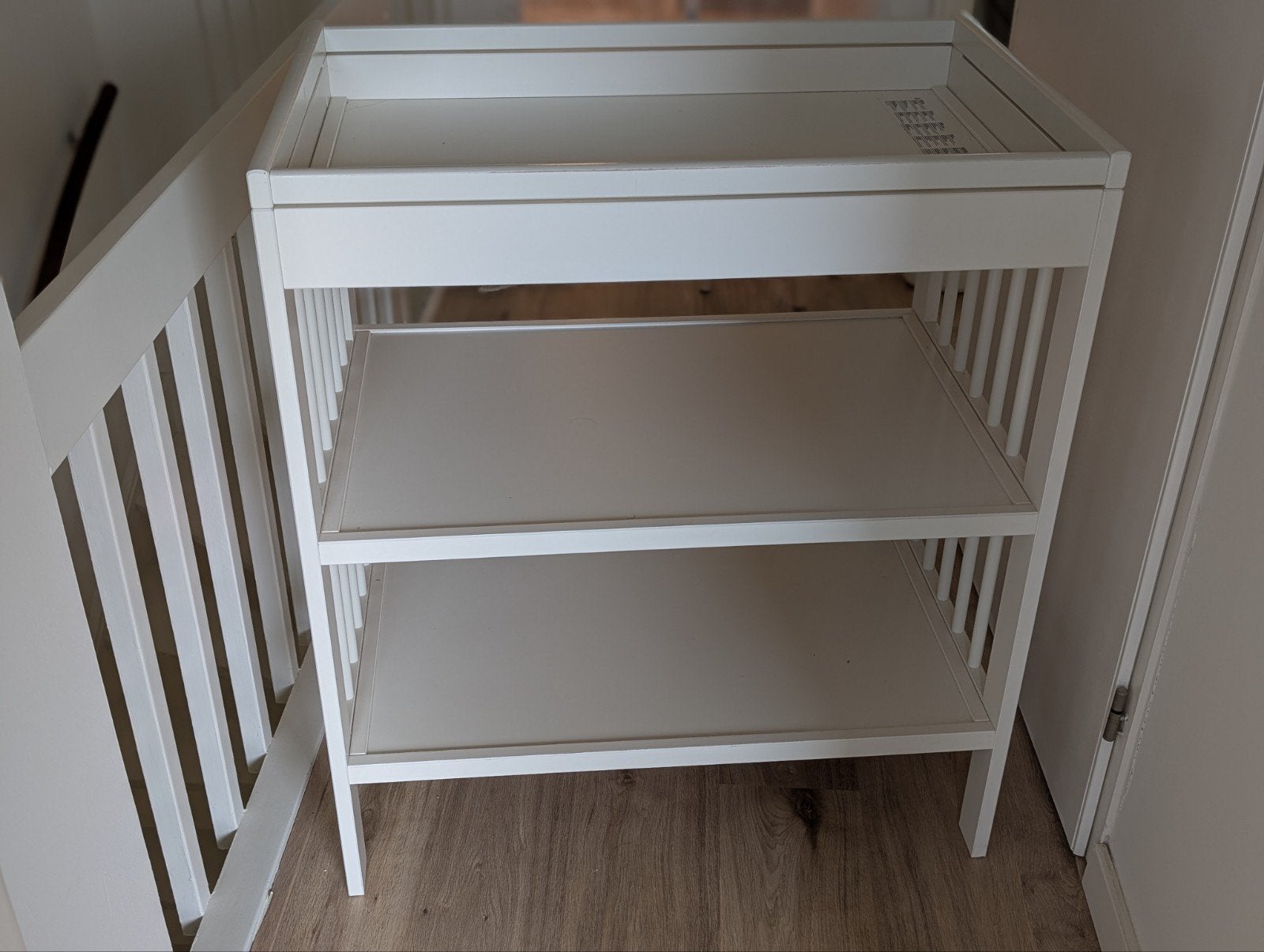 IKEA Gulliver Commode wit + Önsklig bakjes, Ophalen, 50 tot 70 cm, Zo goed als nieuw, 75 tot 100 cm