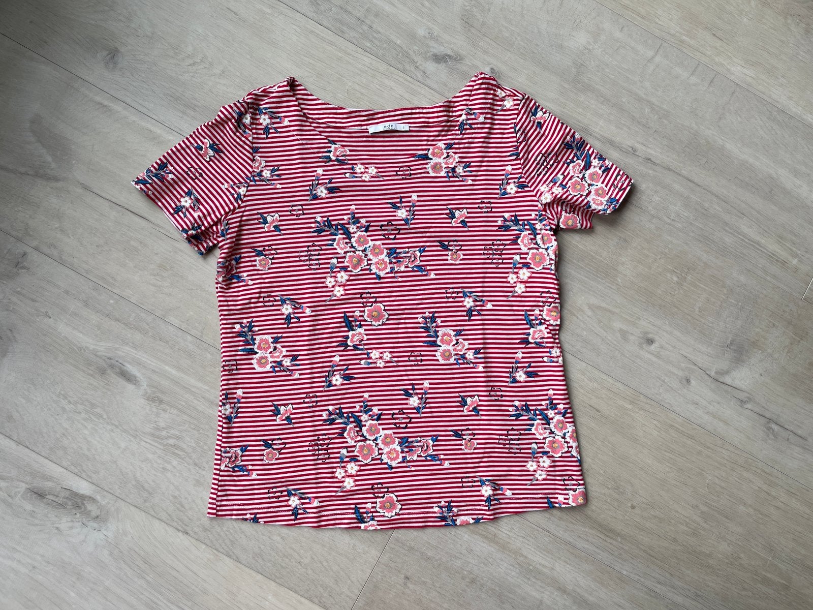 EDC by Esprit T-shirt rood gestreept met bloemen - maat S, Ophalen of Verzenden, Zo goed als nieuw, Korte mouw, Maat 36 (S)