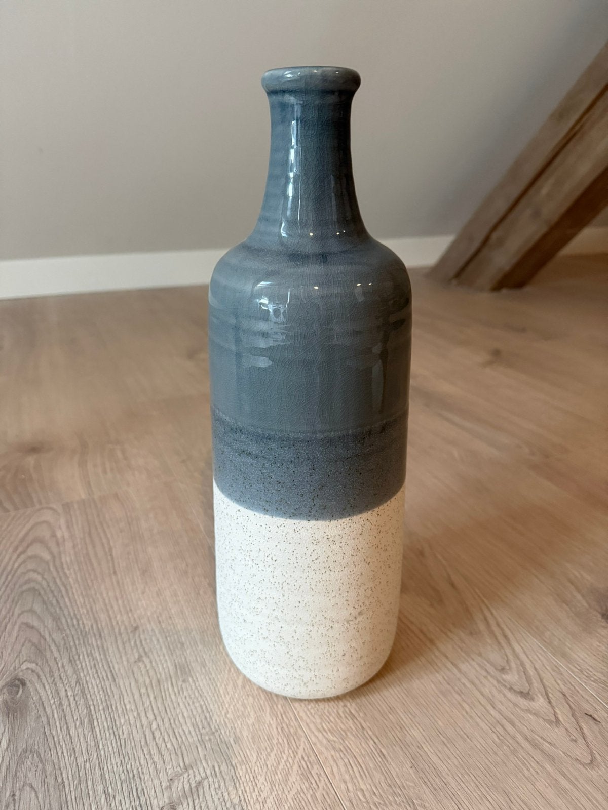 Prachtige vaas blauwgrijs / wit, Wit, Nieuw, Ophalen of Verzenden, 40 cm