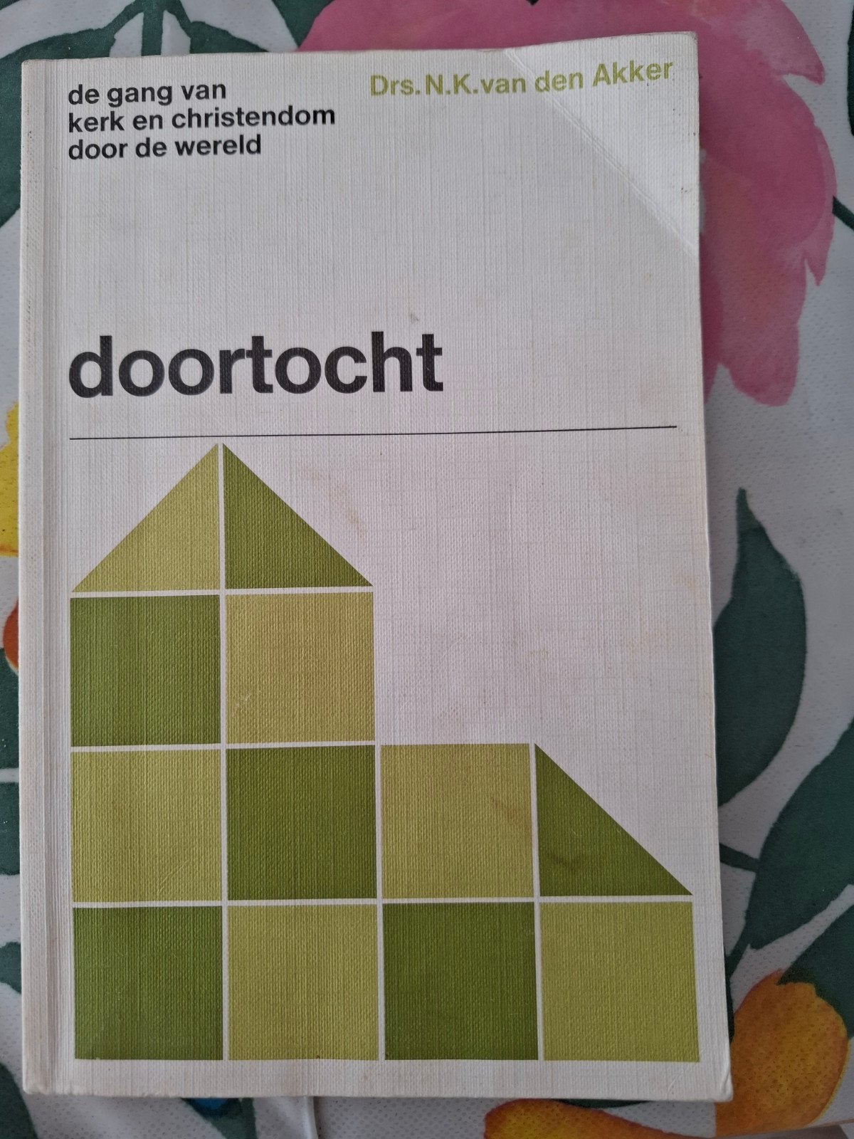 Doortocht: De gang van kerk en christendom door de wereld, Boeken, Ophalen of Verzenden, Gelezen, Drs. N.K. van den Akker, Christendom | Katholiek
