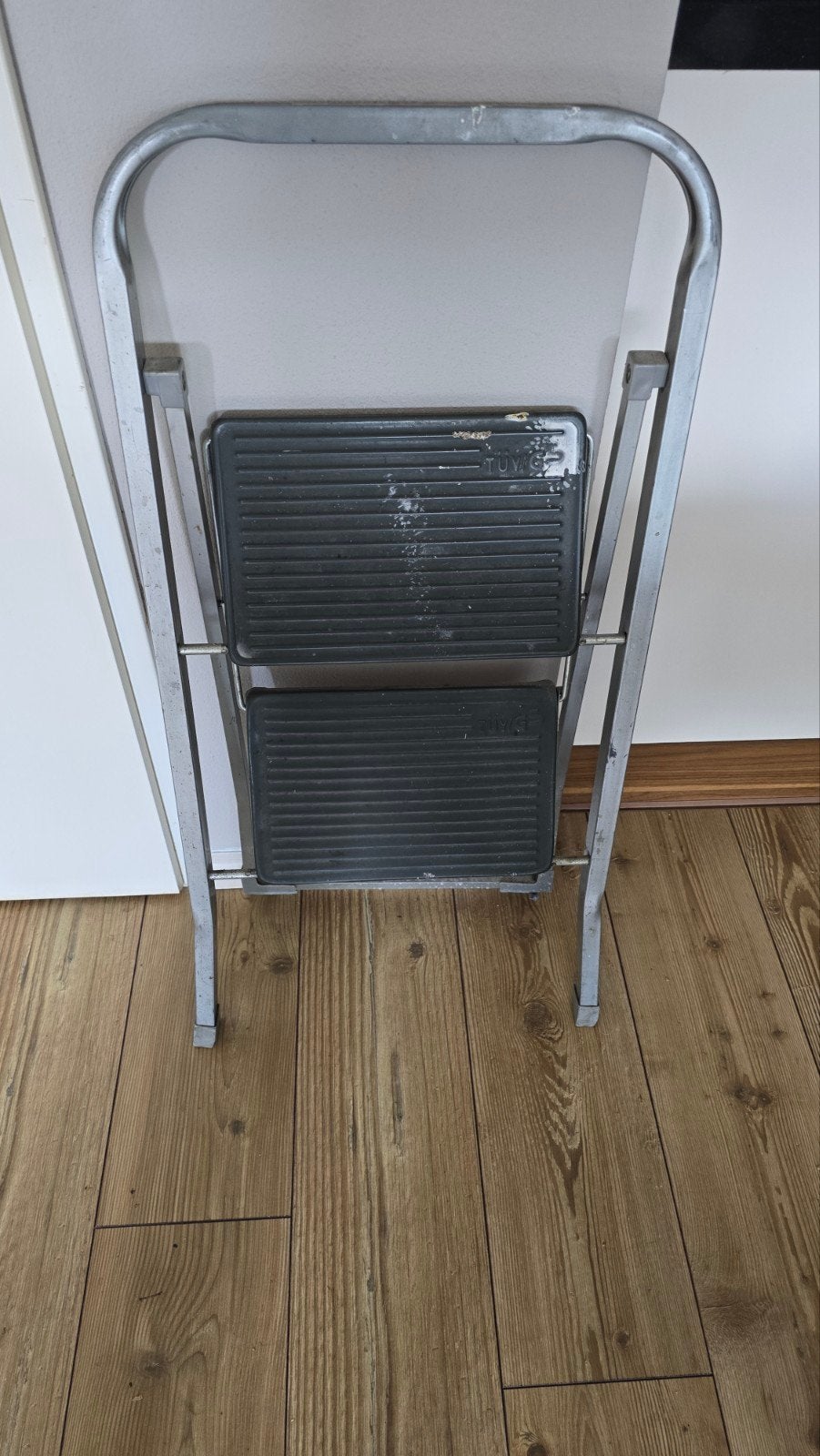 Handige 2-treds huishoudtrap, Ophalen