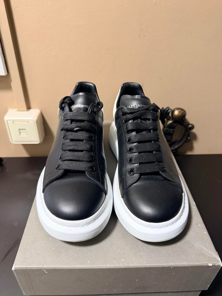 Alexander McQueen Oversized Sneakers Maat 40 Zwart/Wit, Ophalen of Verzenden, Zo goed als nieuw, Zwart