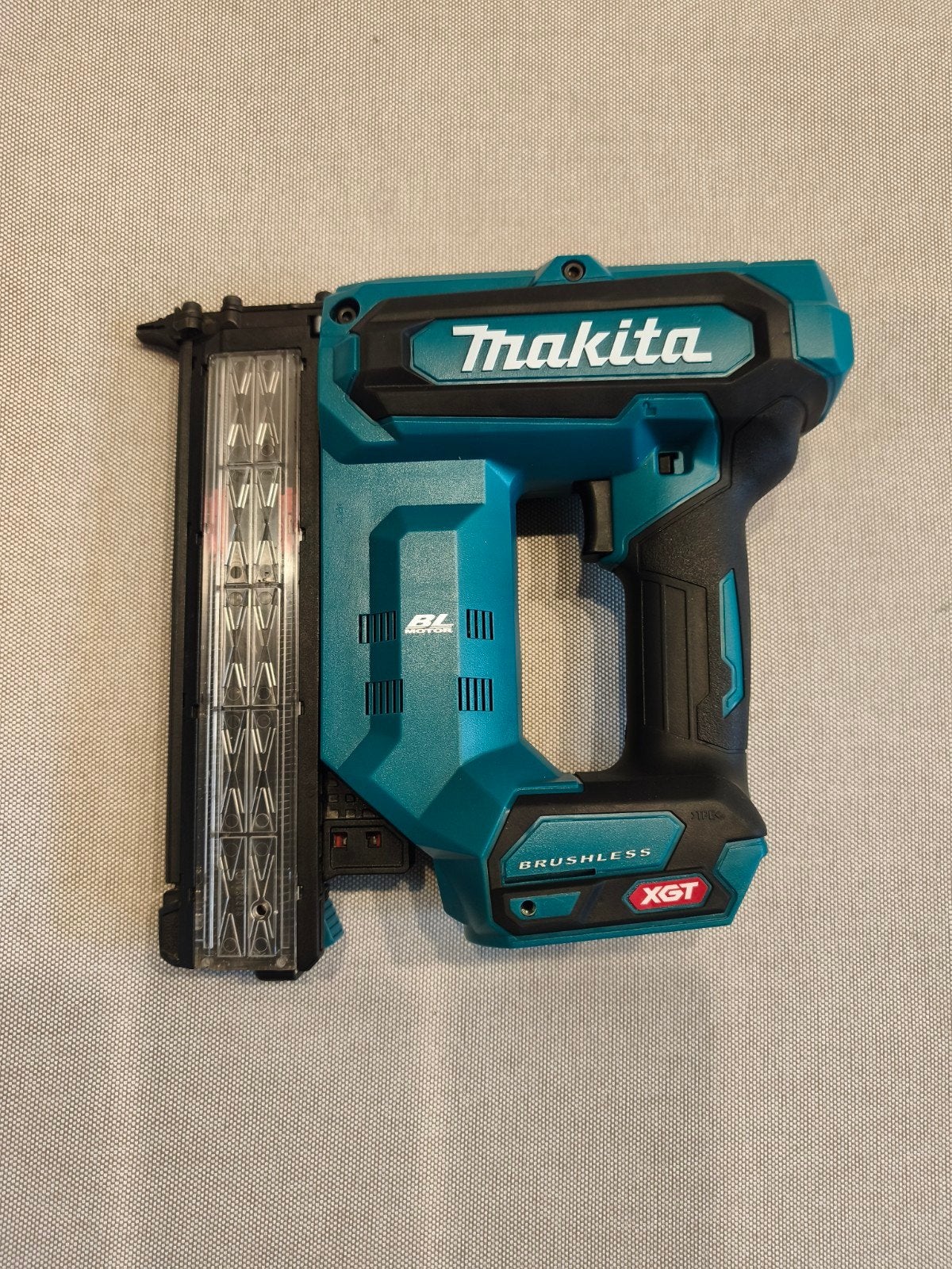 Makita FN001G XGT 40V Max Accu Brad Tacke Nagelpistool, Ophalen of Verzenden, Zo goed als nieuw
