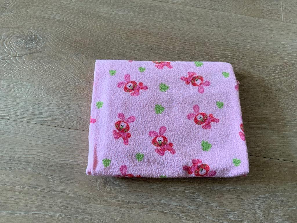 Vintage oud molton, flanellen dekentje, roze met haasjes, Ophalen of Verzenden, Gebruikt, 70 tot 85 cm, Overige typen